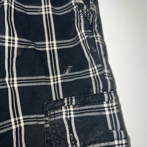 Wrangler Men's Black and White Checkered Cargo Shorts - Picture 6 of 6